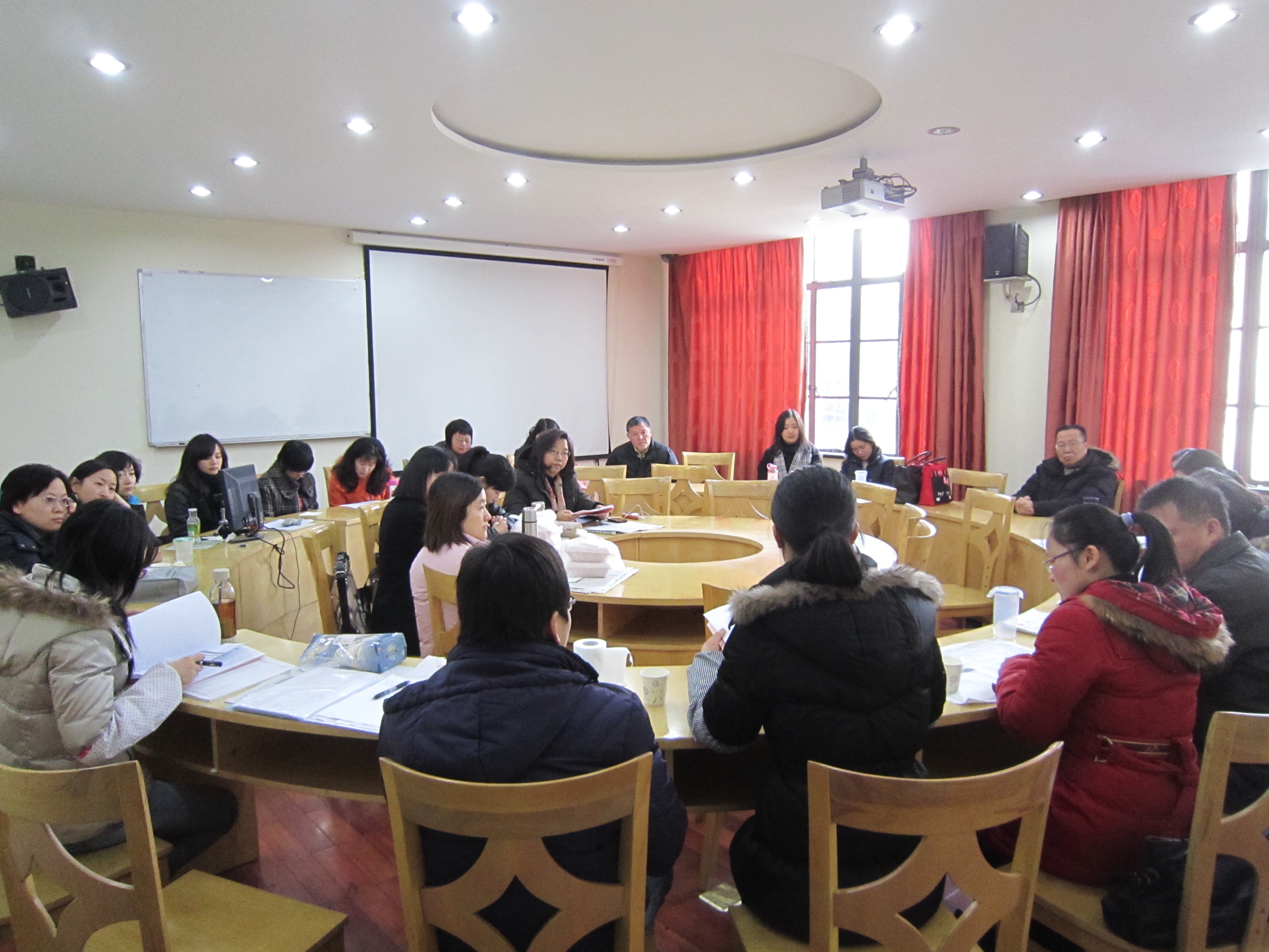 外国语学院班导师一同探讨工作